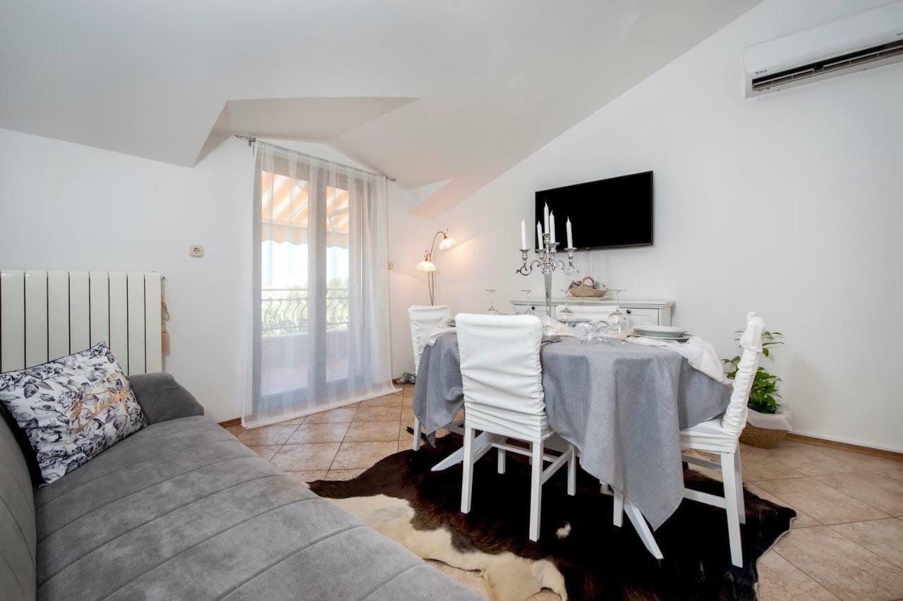 Apartment Len Ровинь Экстерьер фото