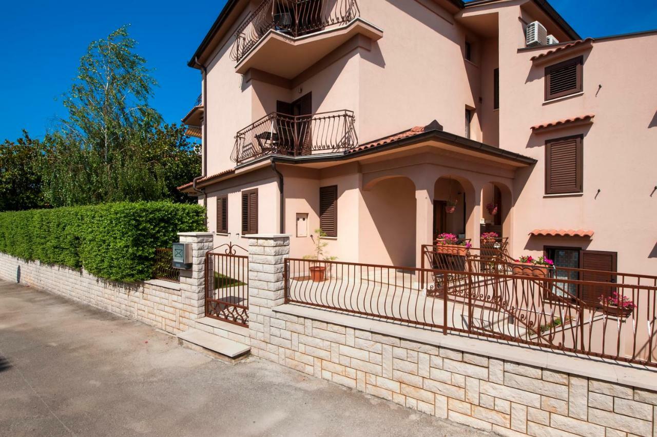 Apartment Len Ровинь Экстерьер фото